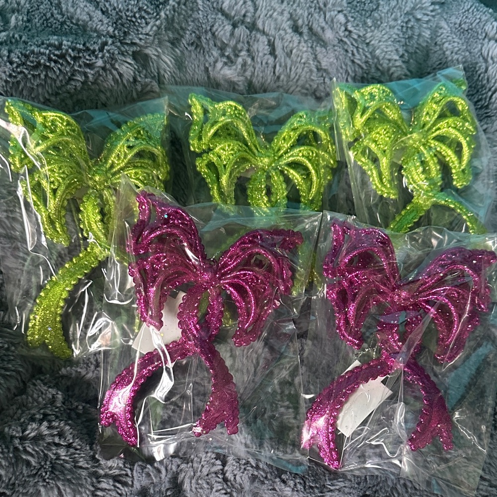 Glittery Bows in Green and Pink